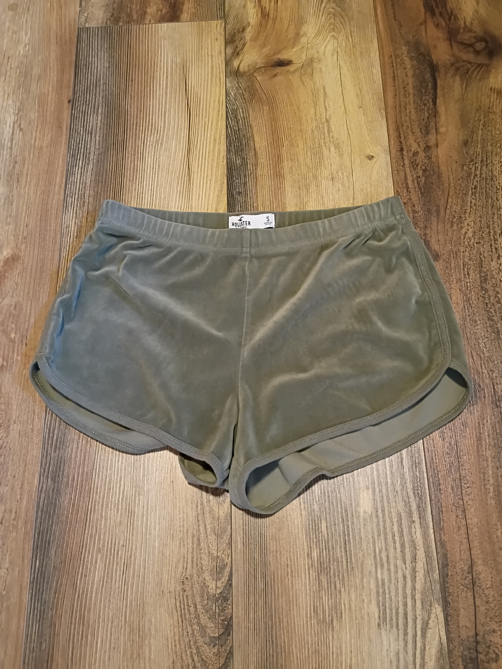 Hollister Olive Green Velvet Women’s Shorts